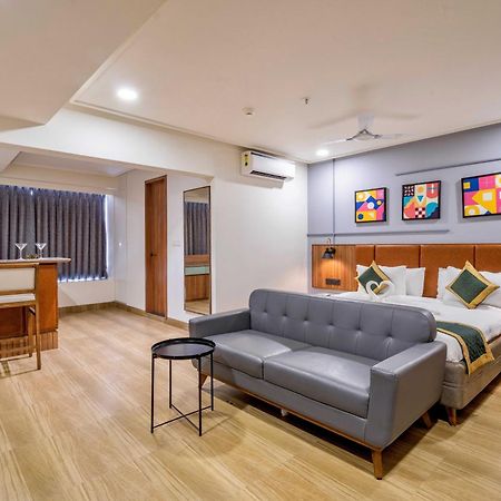 גנדהינאגר The Lemon Grass Hotel מראה חיצוני תמונה