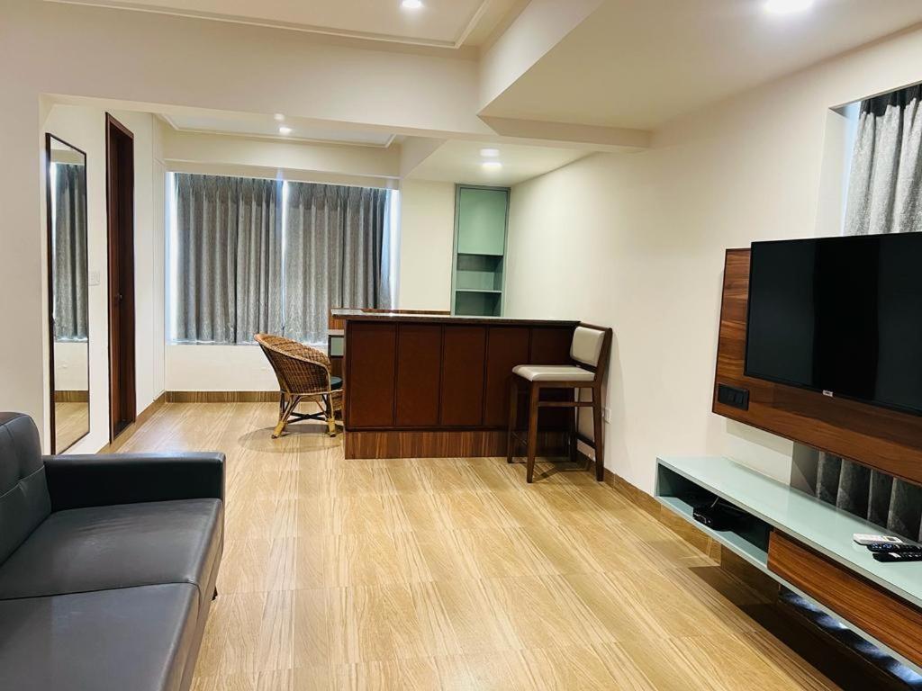 גנדהינאגר The Lemon Grass Hotel מראה חיצוני תמונה