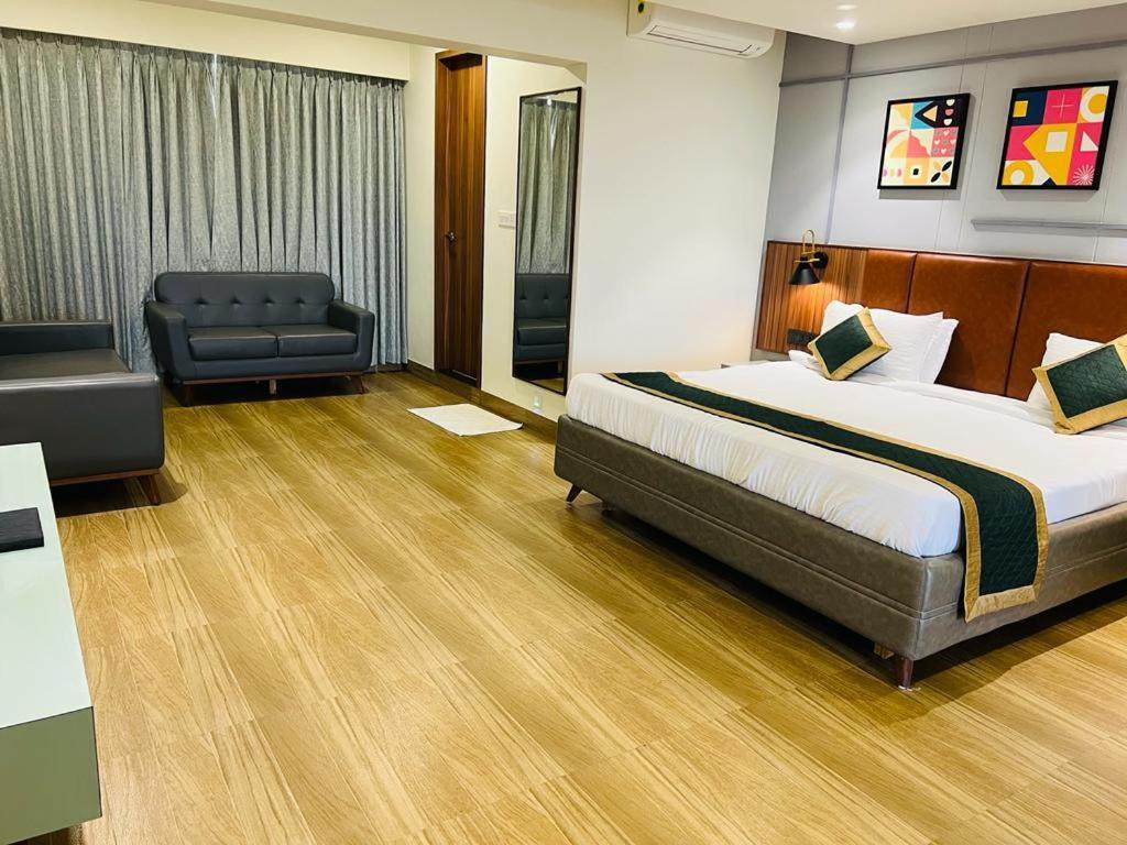 גנדהינאגר The Lemon Grass Hotel מראה חיצוני תמונה
