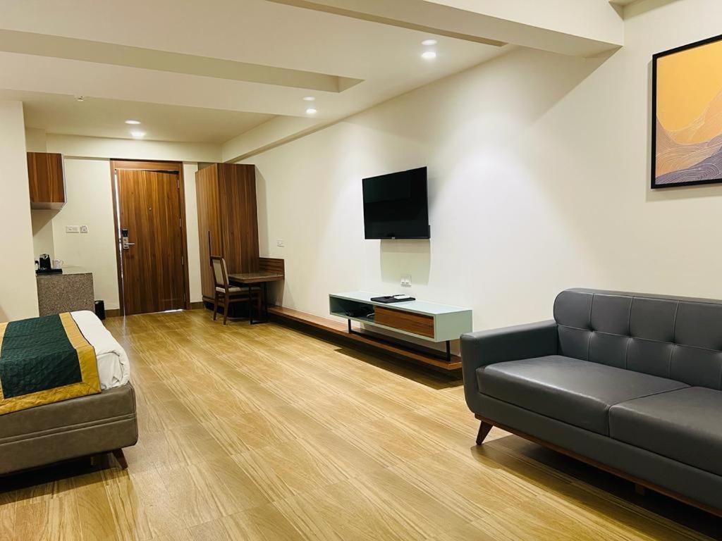 גנדהינאגר The Lemon Grass Hotel מראה חיצוני תמונה