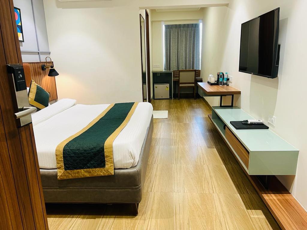 גנדהינאגר The Lemon Grass Hotel מראה חיצוני תמונה