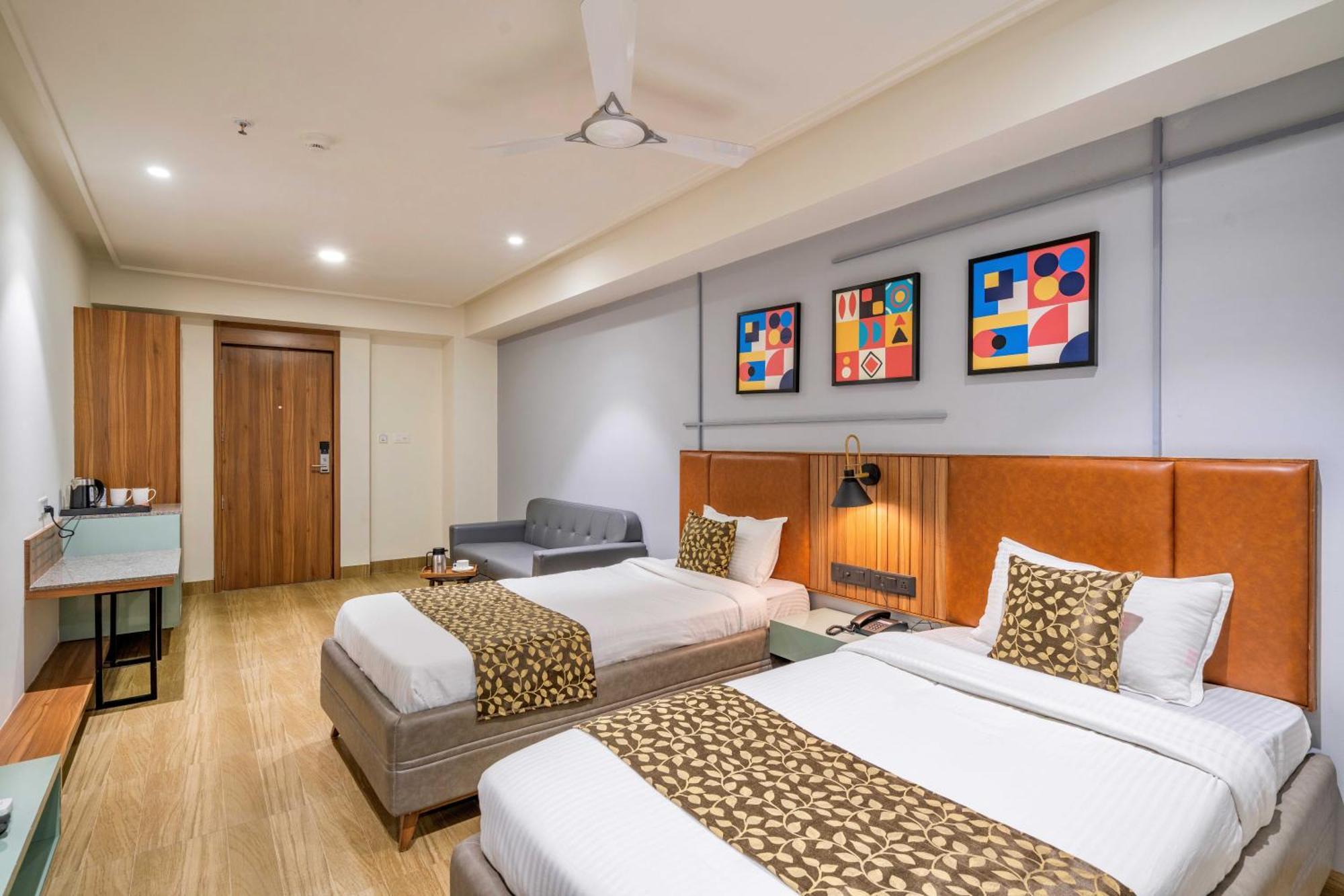 גנדהינאגר The Lemon Grass Hotel מראה חיצוני תמונה