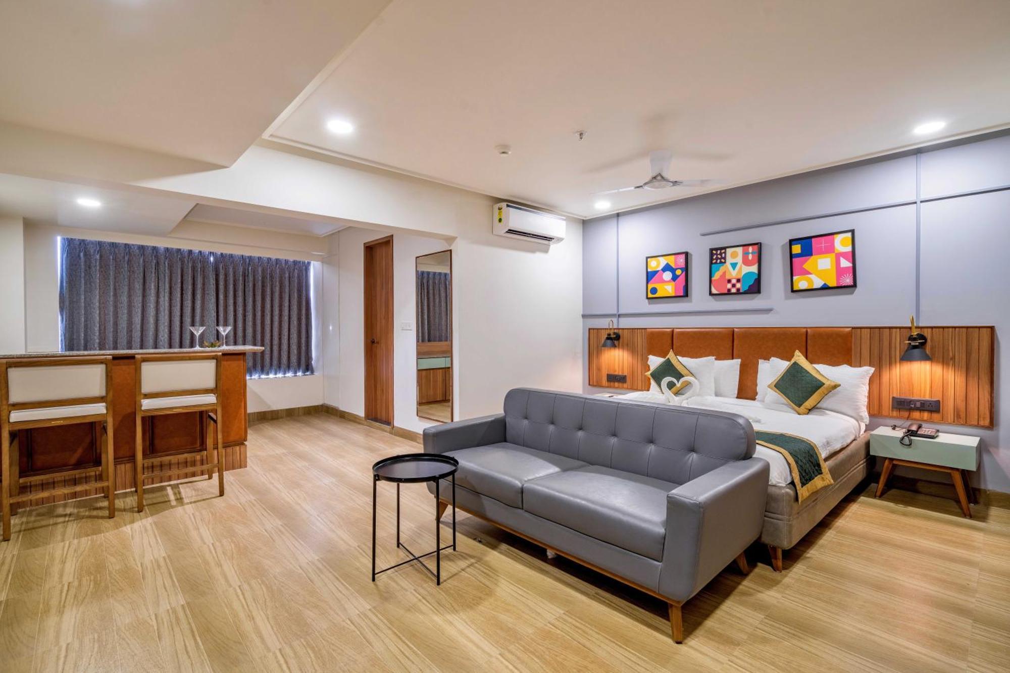 גנדהינאגר The Lemon Grass Hotel מראה חיצוני תמונה
